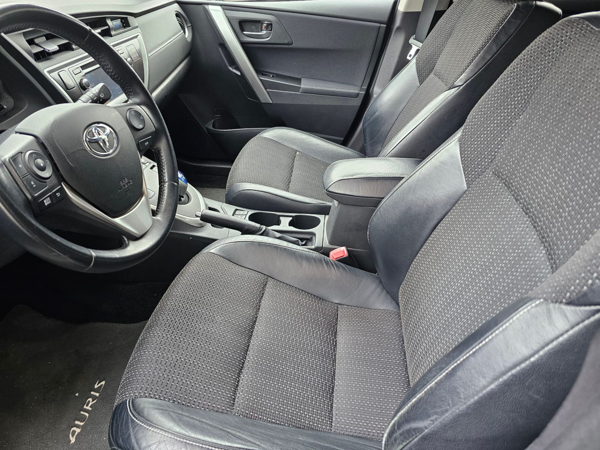 Toyota Auris 1.8 Hybrid 5p.