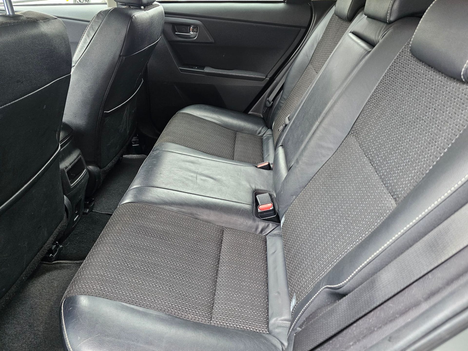 Toyota Auris 1.8 Hybrid 5p.