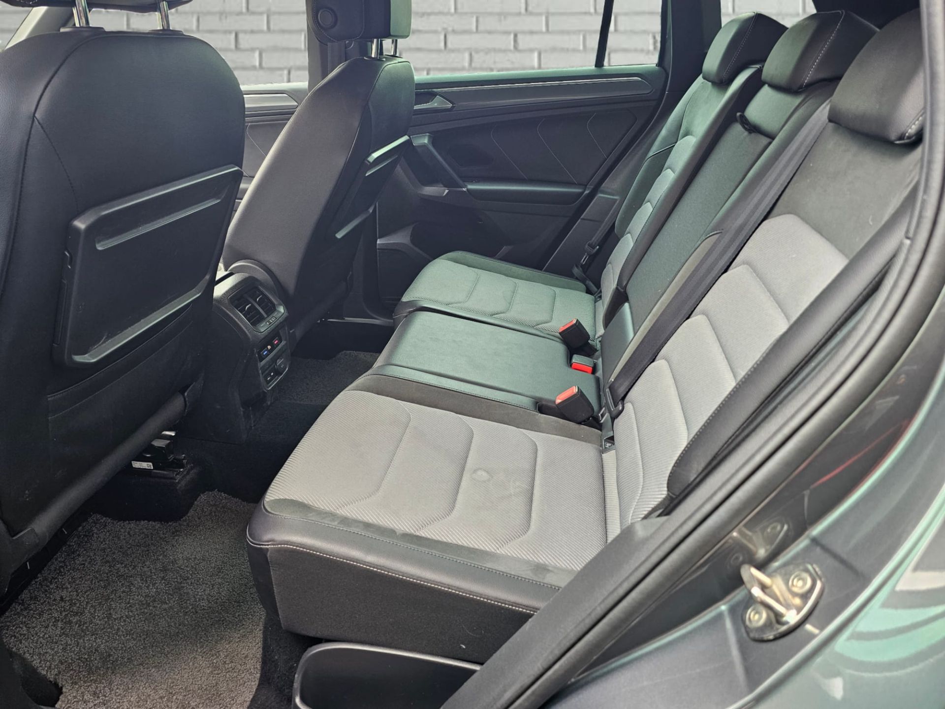 Volkswagen Tiguan  2.0D 4m R-line