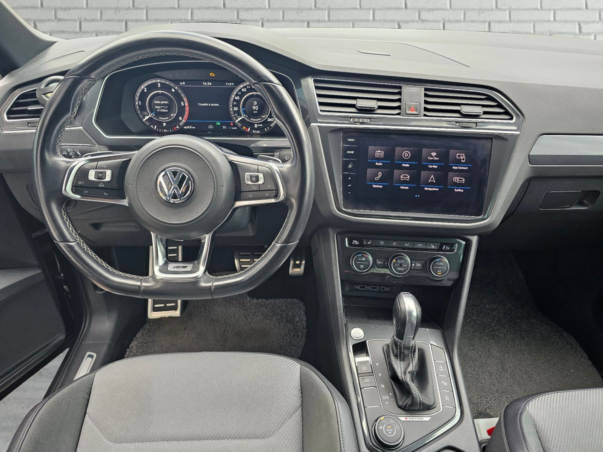 Volkswagen Tiguan  2.0D 4m R-line