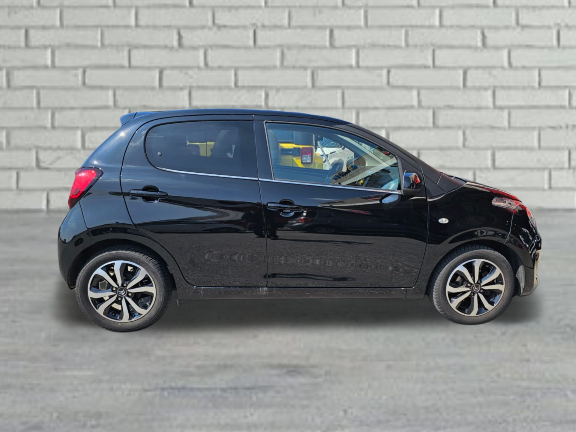 Citroen C1 1.2 VTi 82 5p. Shine