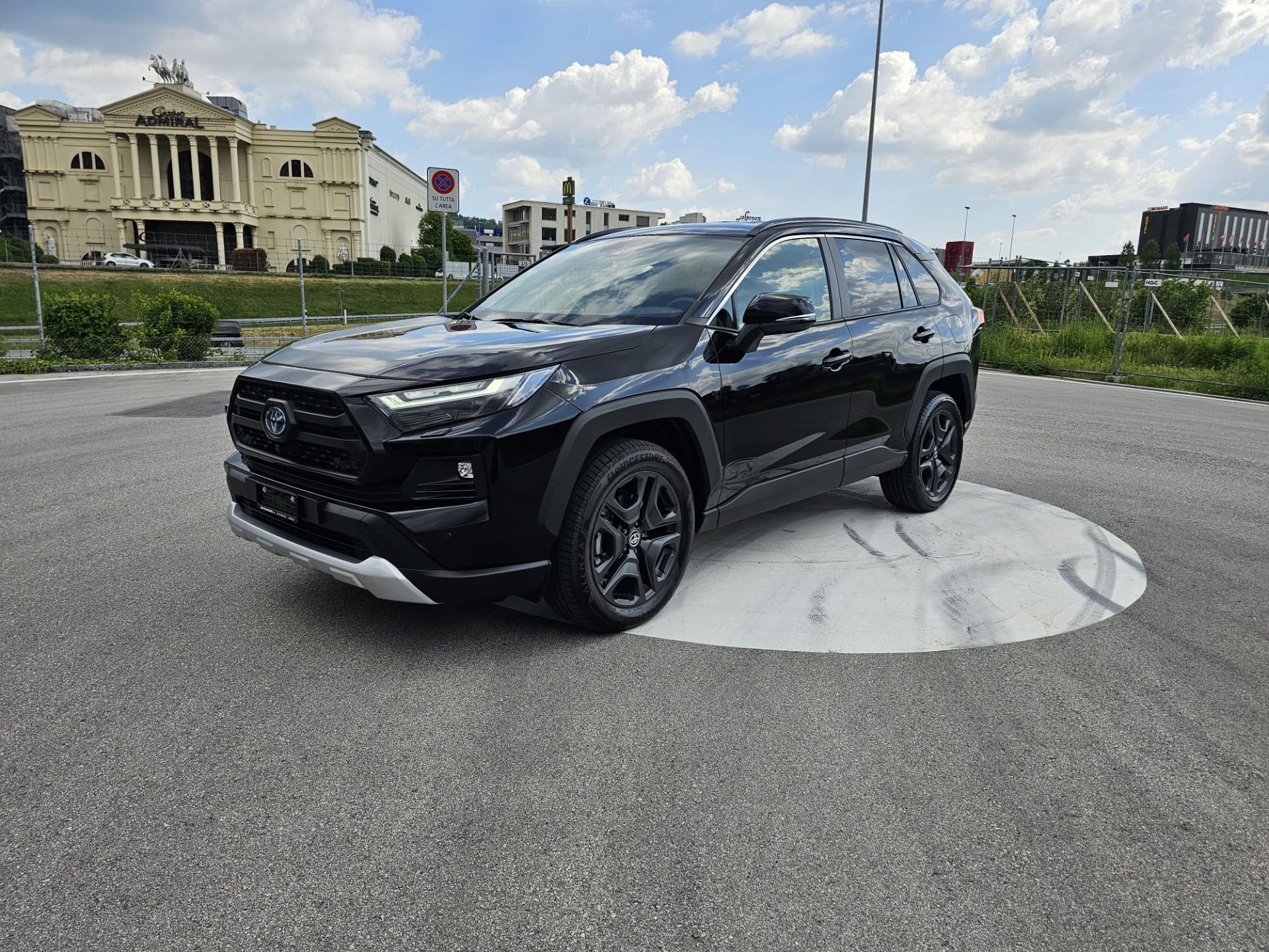 Toyota RAV 4  Hybrid Adventure