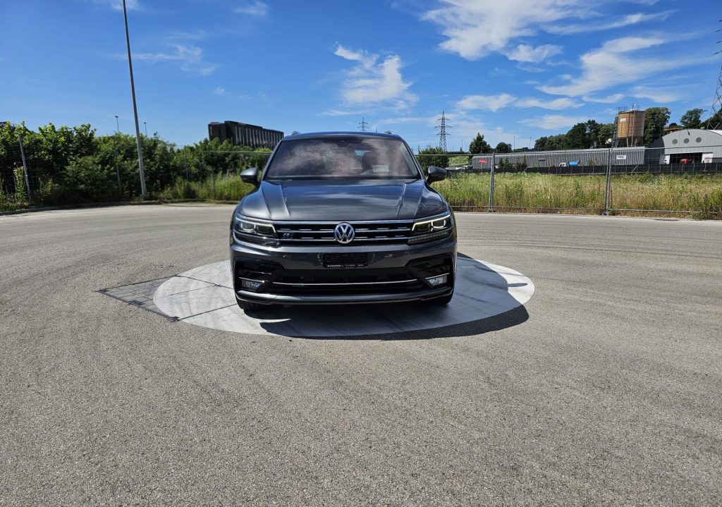 Volkswagen Tiguan  2.0D 4m R-line
