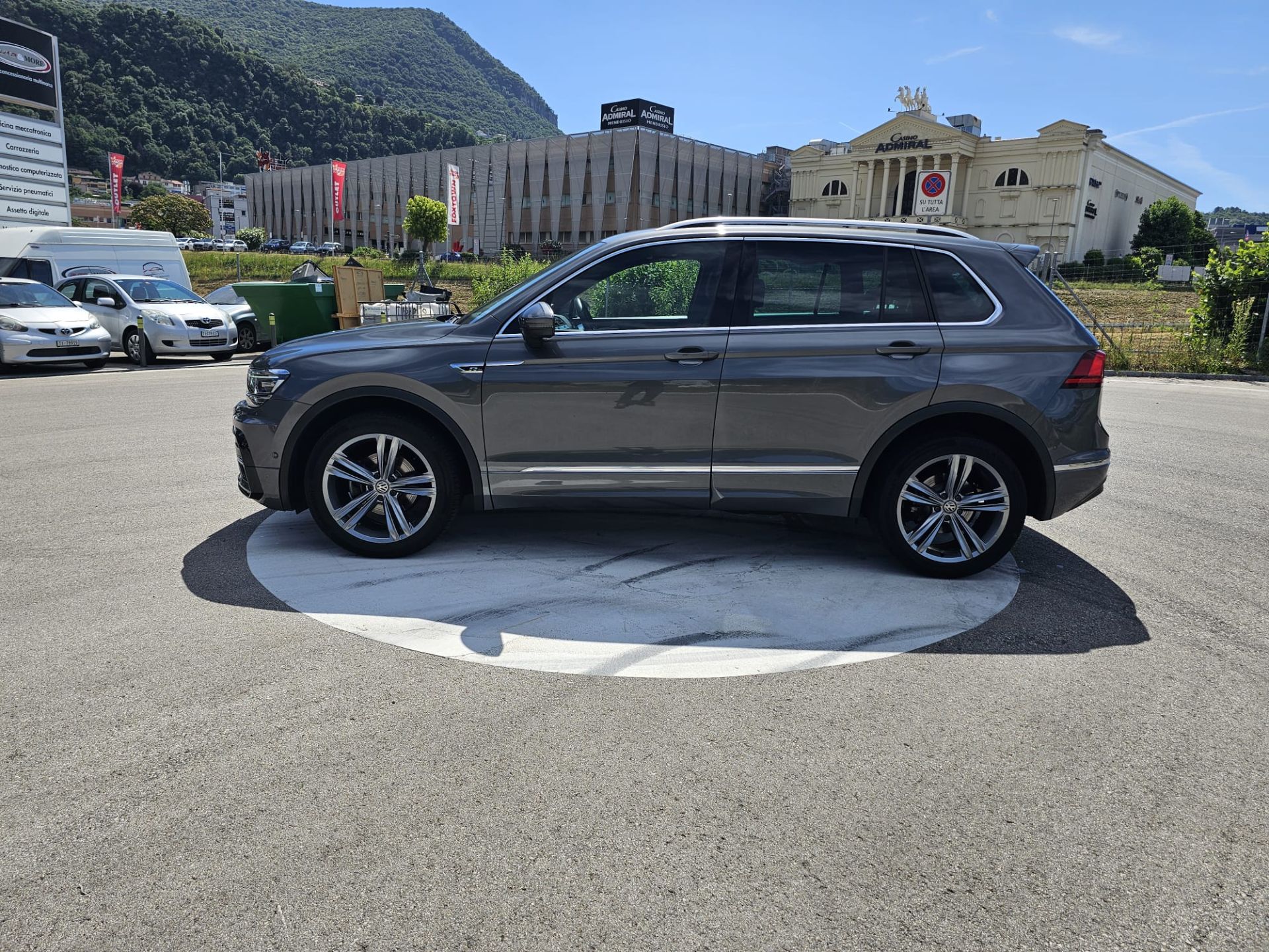 Volkswagen Tiguan  2.0D 4m R-line