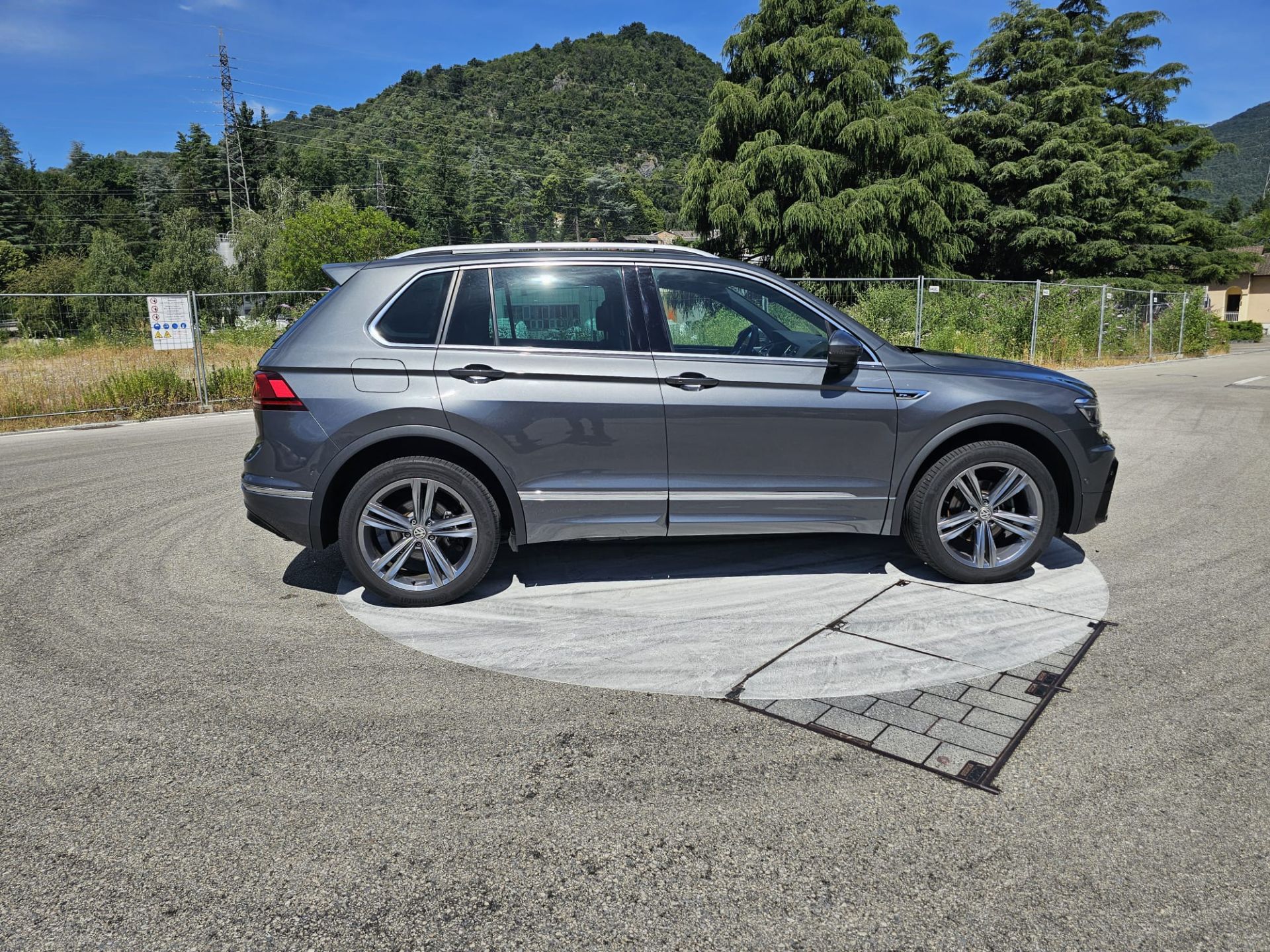 Volkswagen Tiguan  2.0D 4m R-line