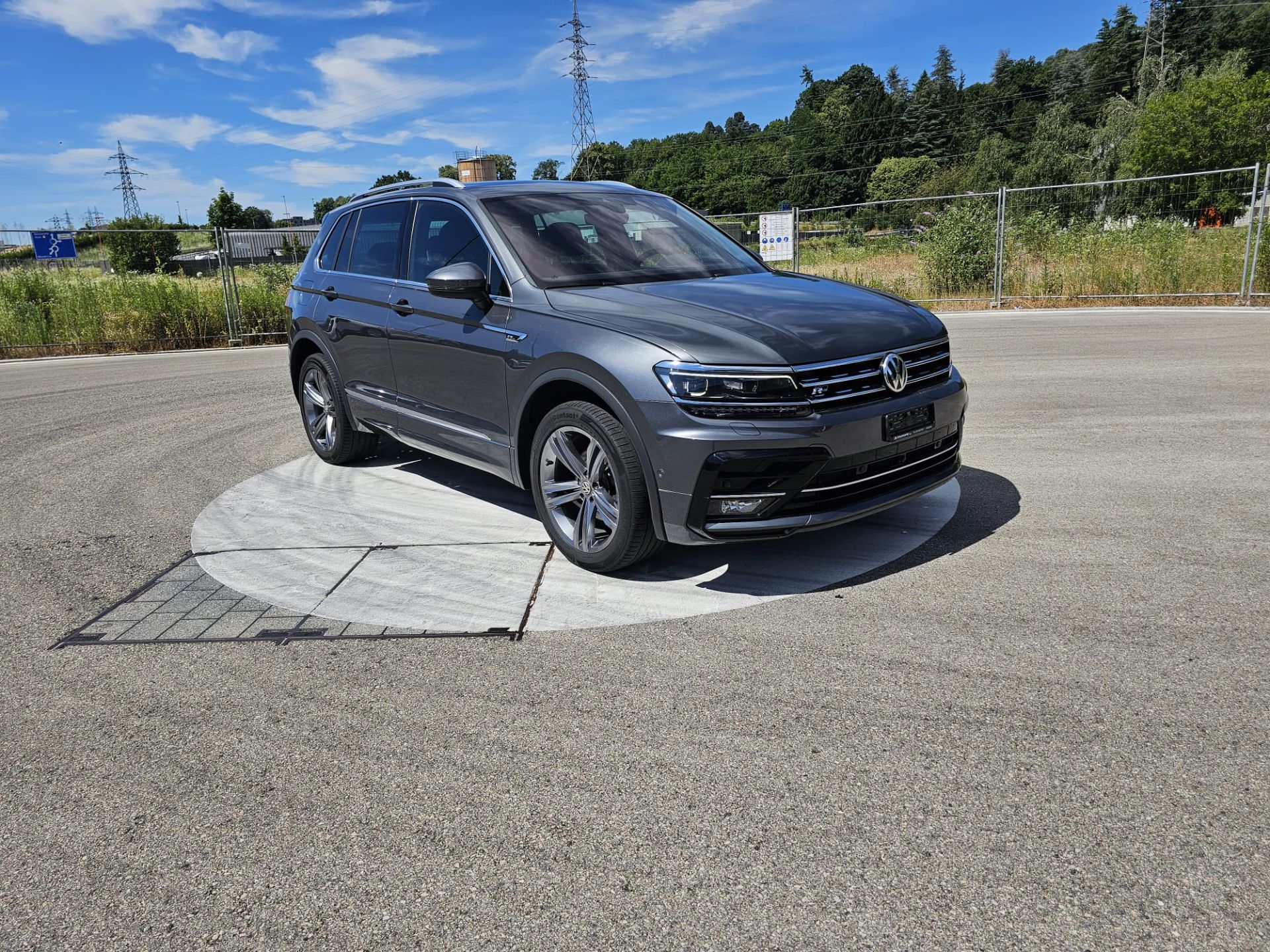 Volkswagen Tiguan  2.0D 4m R-line