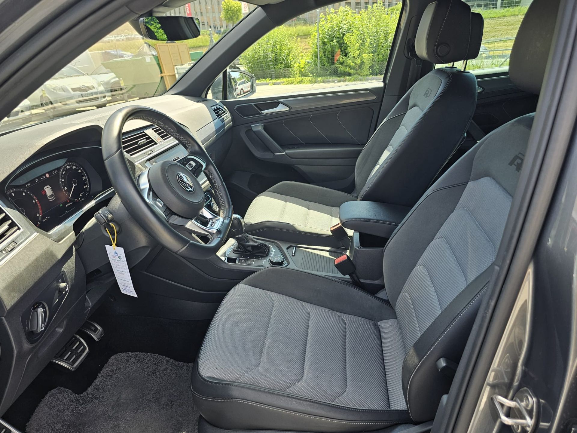 Volkswagen Tiguan  2.0D 4m R-line