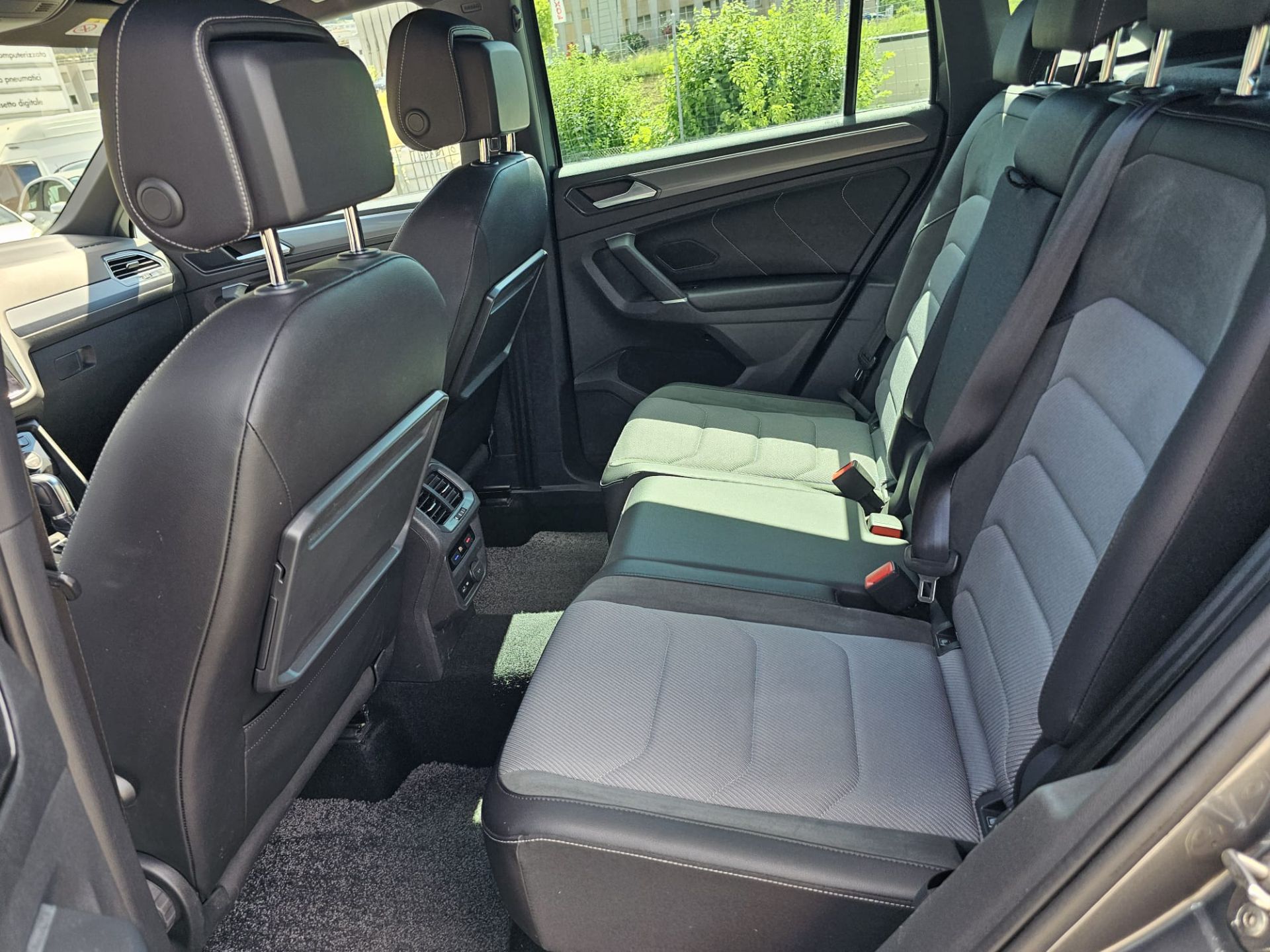 Volkswagen Tiguan  2.0D 4m R-line