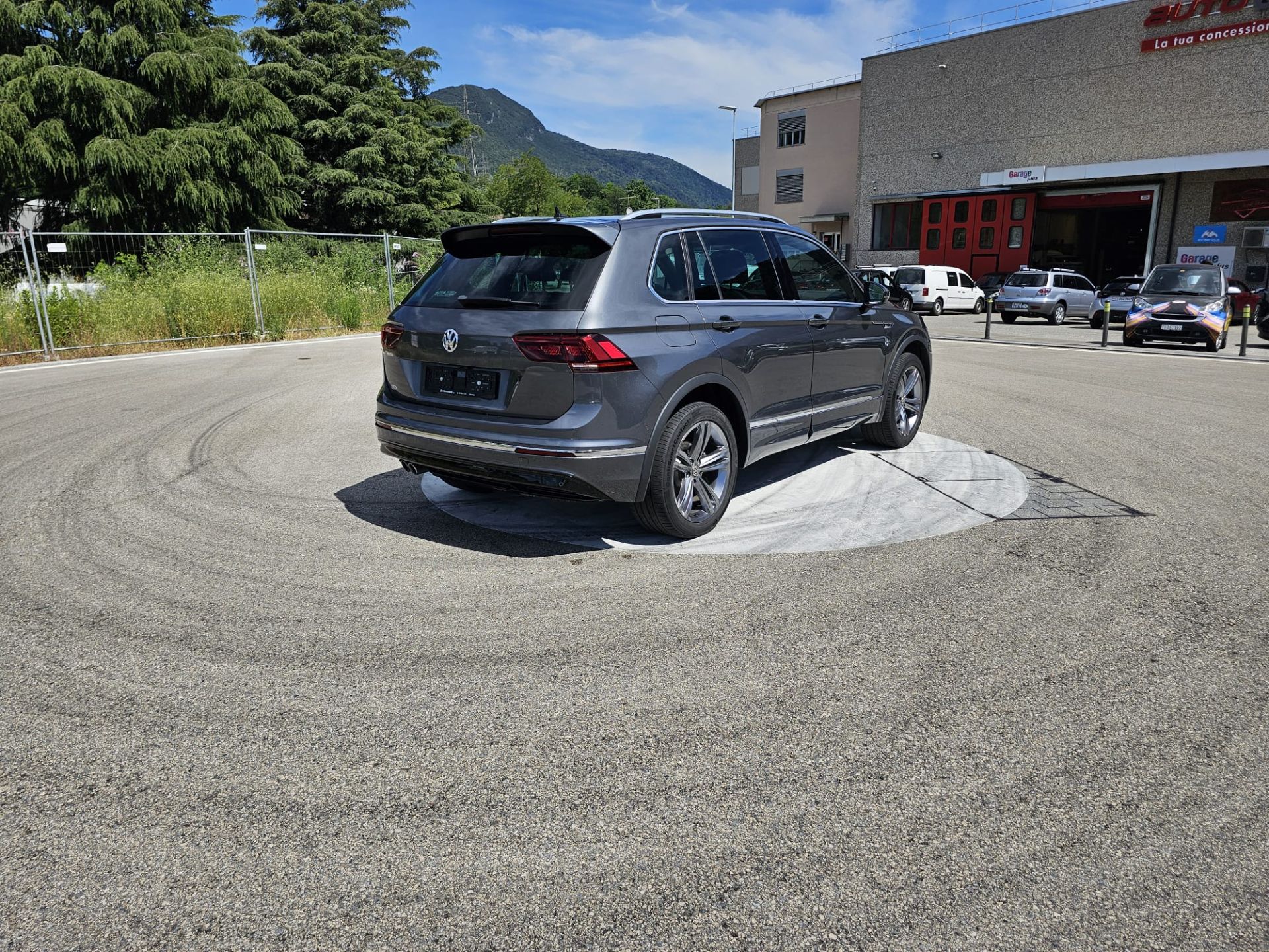 Volkswagen Tiguan  2.0D 4m R-line