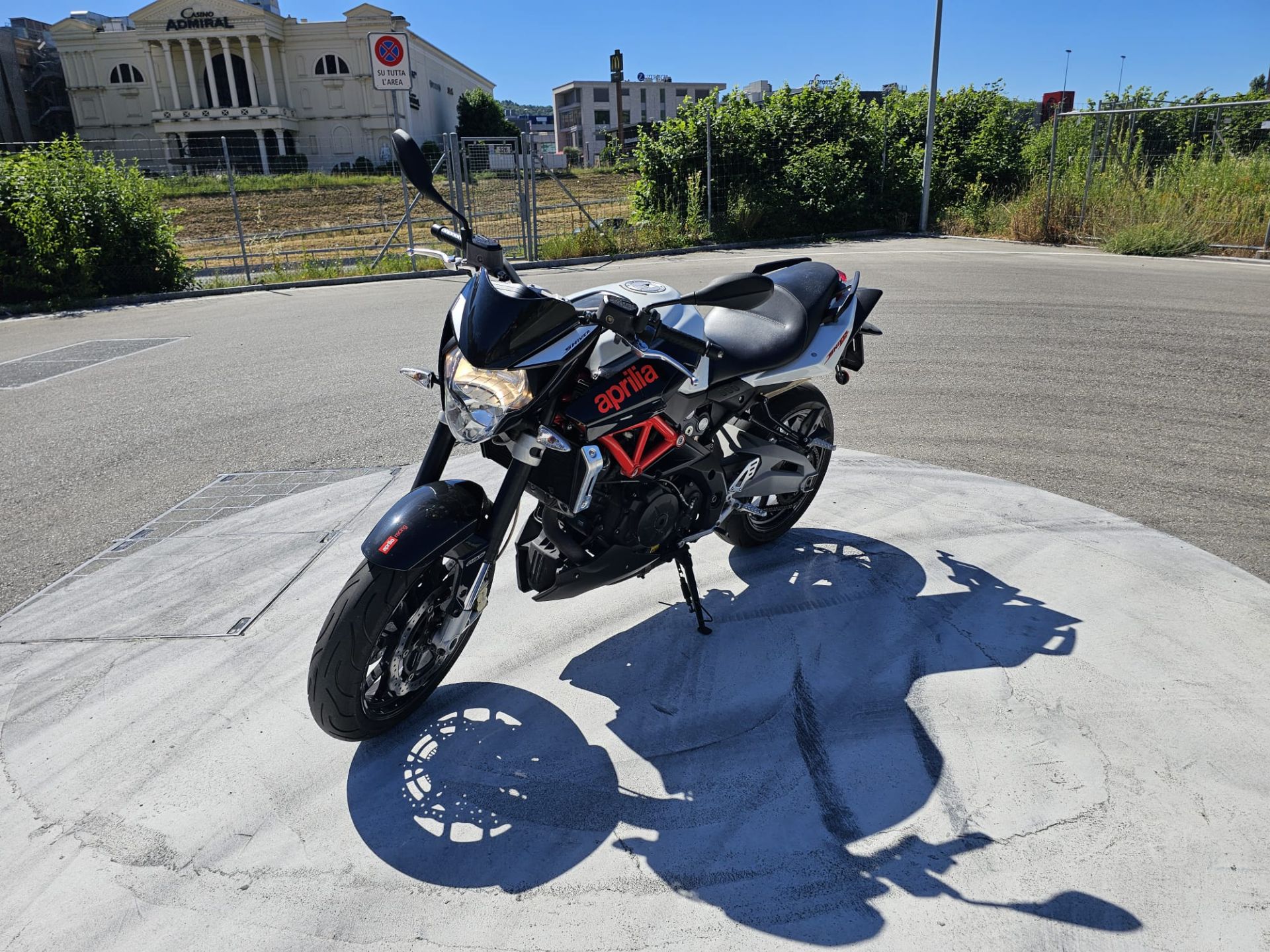 AC   Aprilia Shiver 750