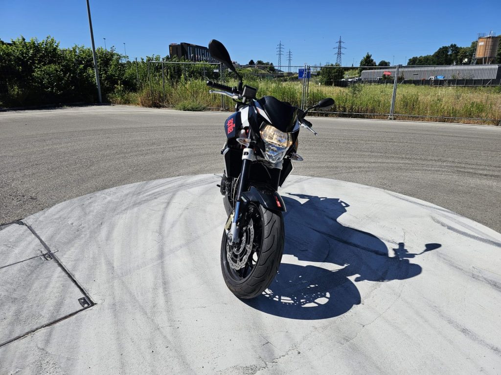 AC   Aprilia Shiver 750