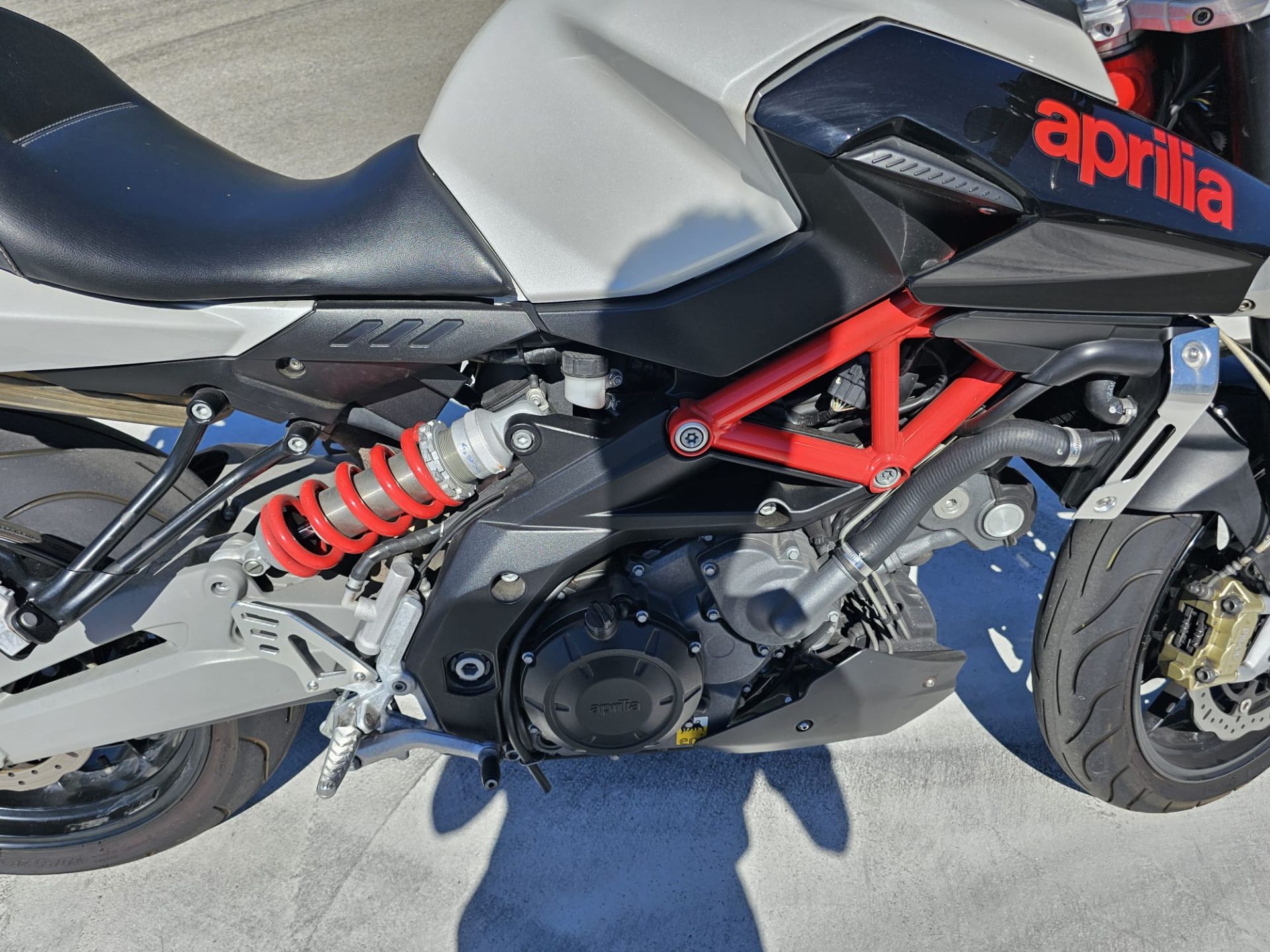 AC   Aprilia Shiver 750