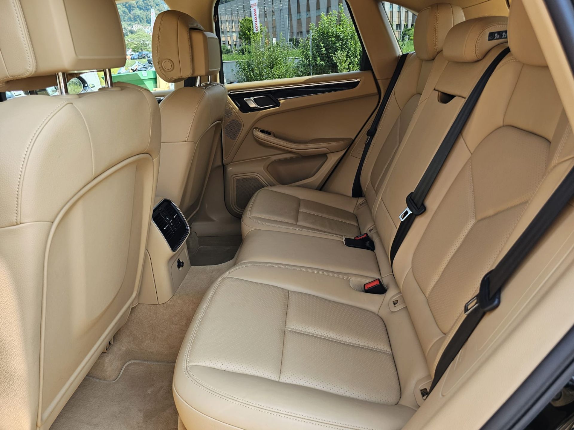 Porsche Macan  S