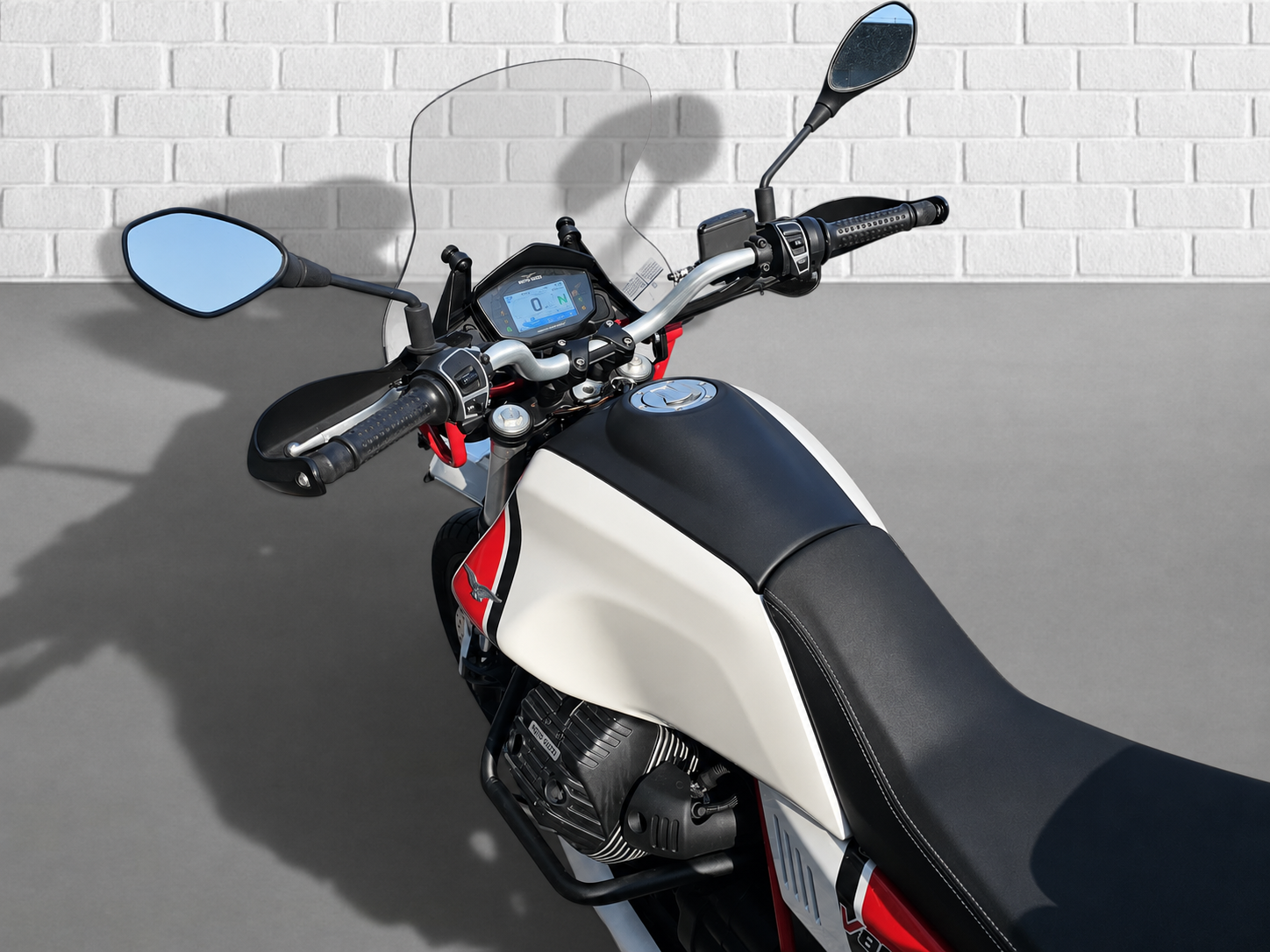 AC   Moto Guzzi V85 TT