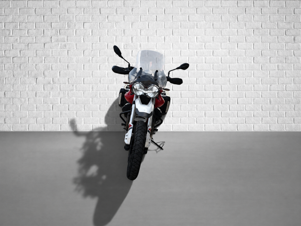 AC   Moto Guzzi V85 TT