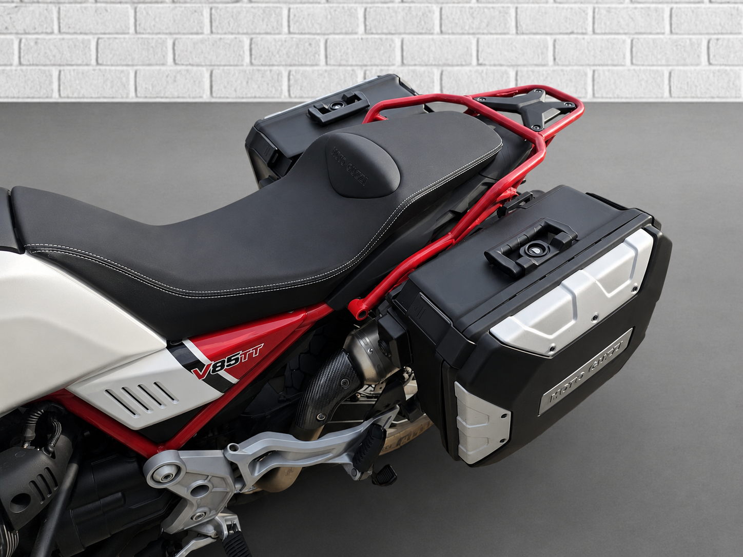 AC   Moto Guzzi V85 TT