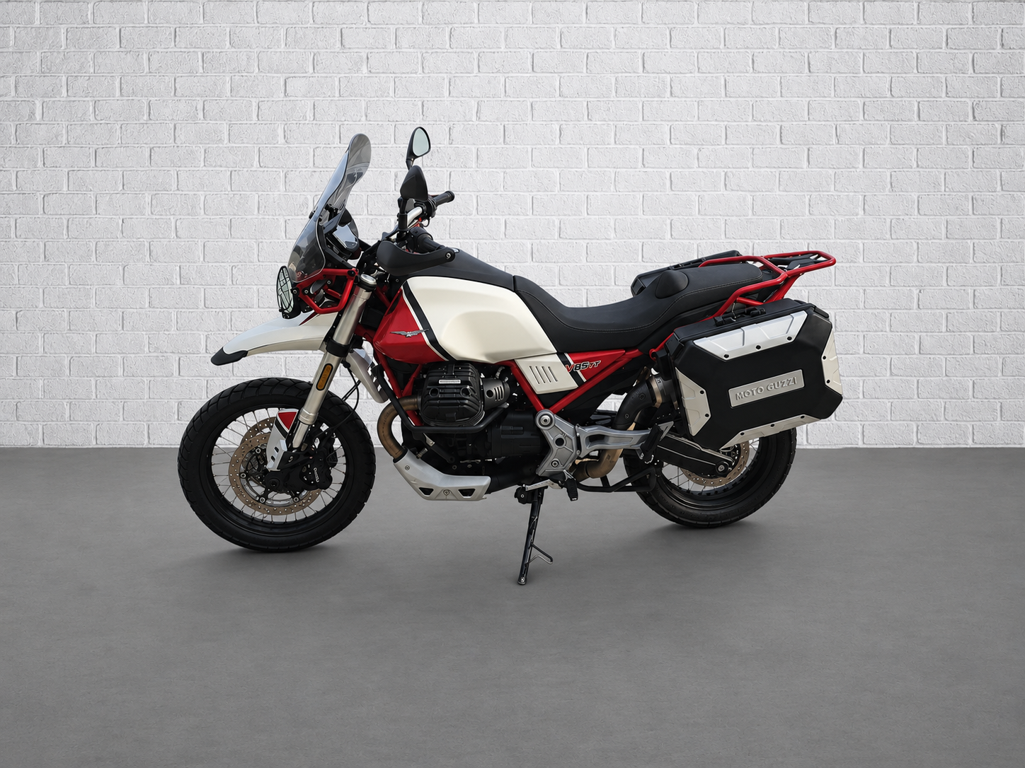AC   Moto Guzzi V85 TT