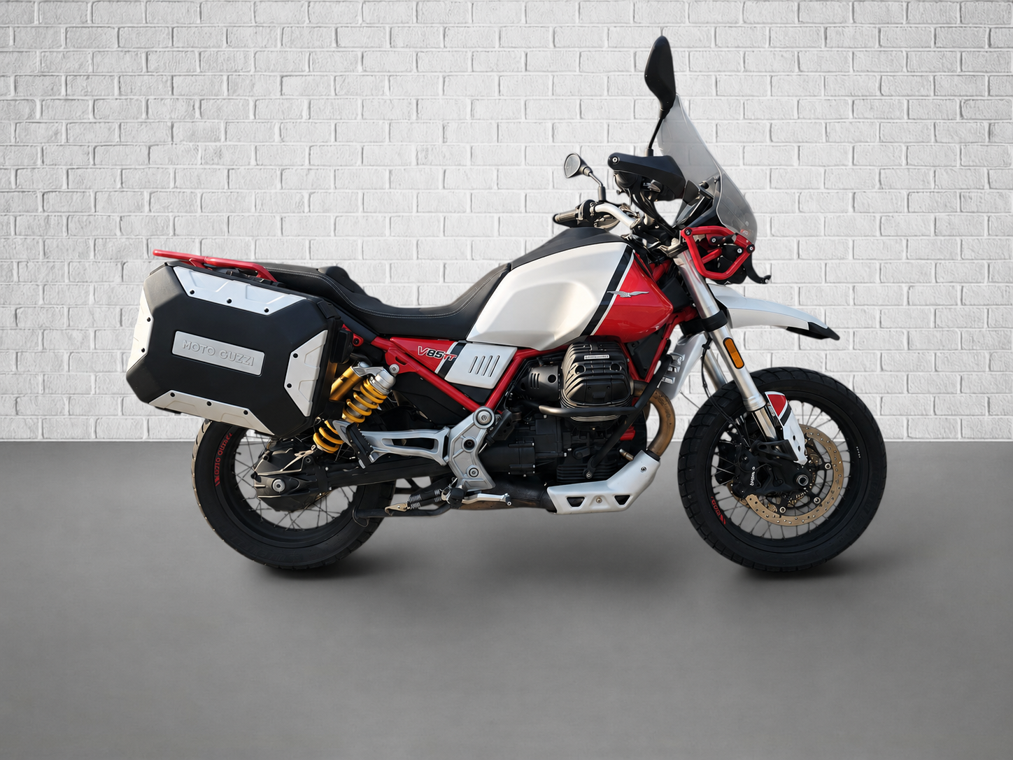AC   Moto Guzzi V85 TT