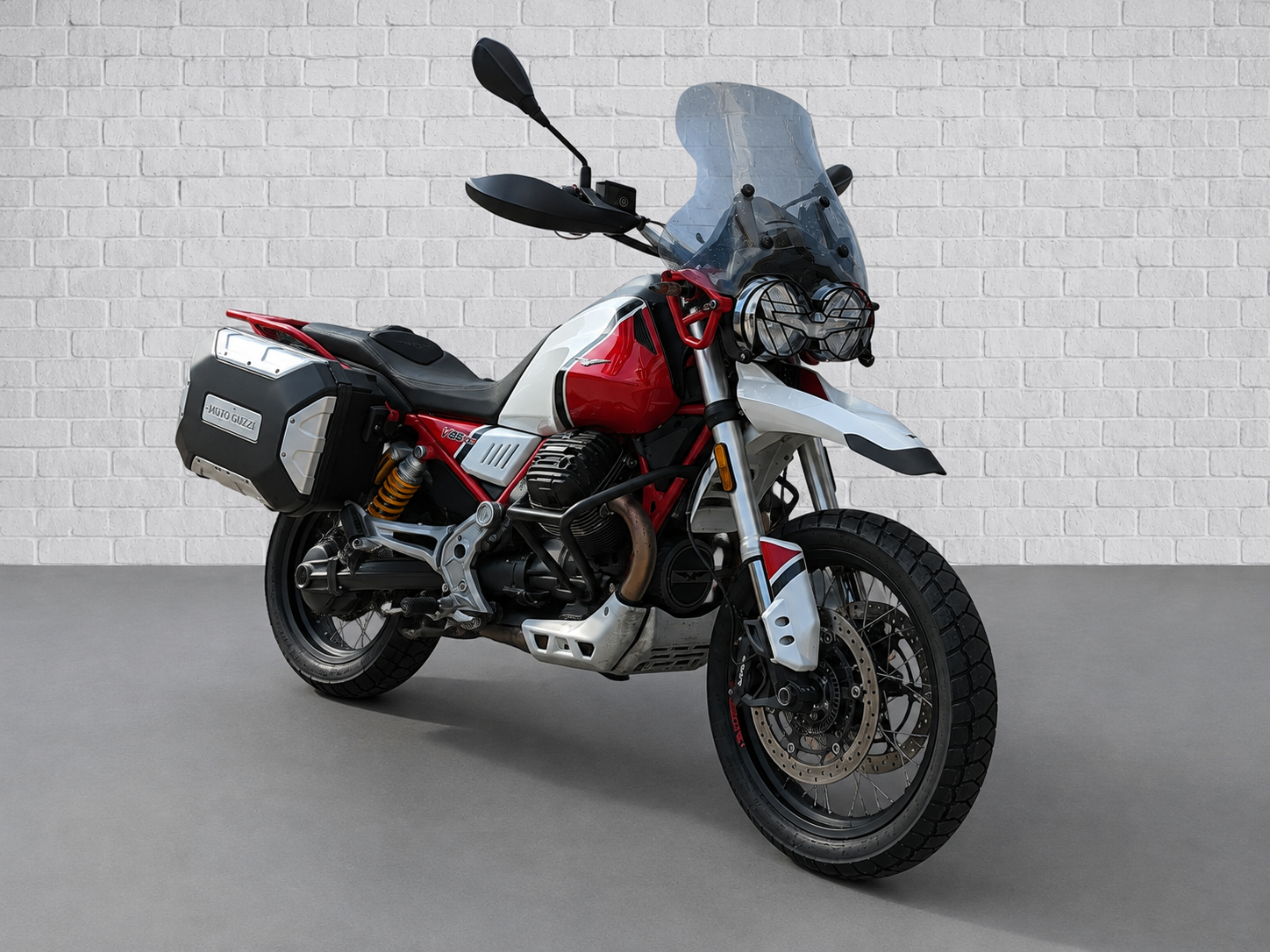 AC   Moto Guzzi V85 TT